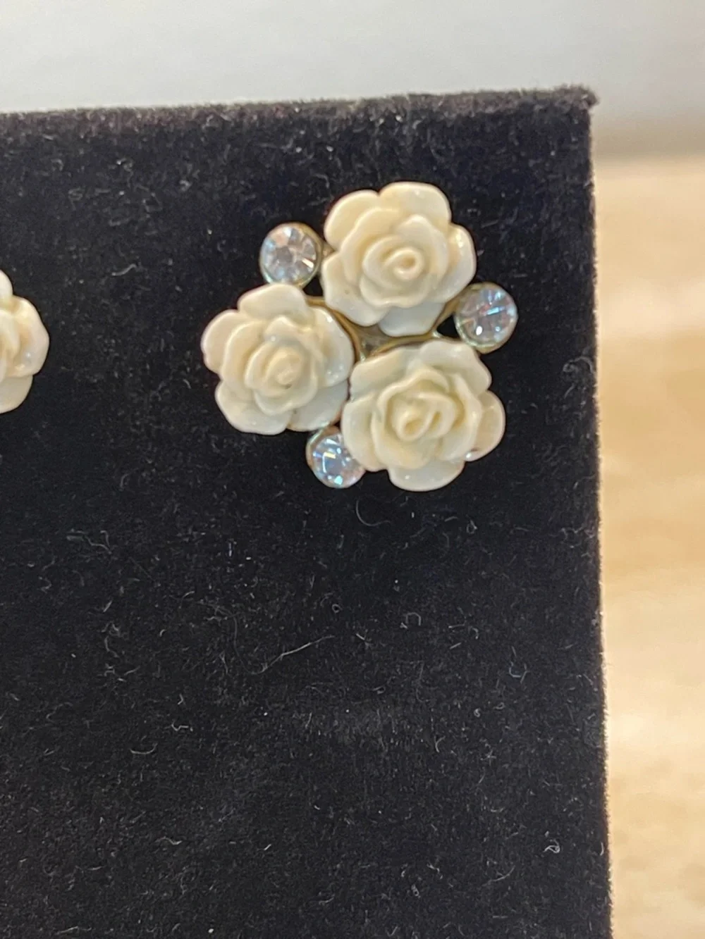 Vintage Style White Carved Rose Bracelet & Earring Jewelry Set